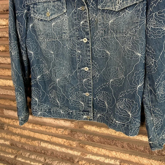 Byblos Blu Embroidered Cropped Denim Jean Jacket Size 8 - Picture 4 of 9